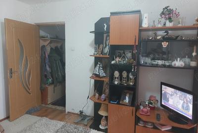 Apartament cu 2 camere semidecomandat în Km 4 - 3