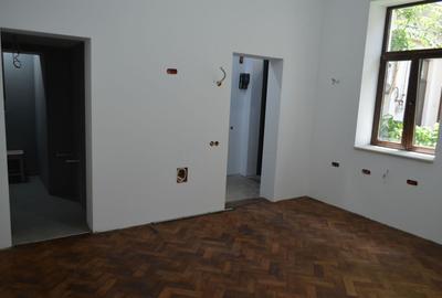 Apartament cu 4 camere circular în Central - 10