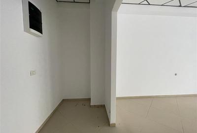 Spațiu comercial, de 100 mp, în Central - 4