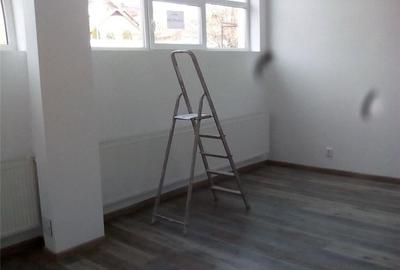 Spațiu comercial, de 143 mp, în Central - 7