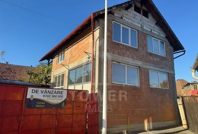 Două case la roșu în curte – Zona turistică Ocna Sibiului - 2