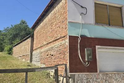 Casă cu 6 camere cu Teren 800 Mp în Verendin