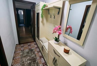 Apartament cu 2 camere semidecomandat în Micro 4 - 5