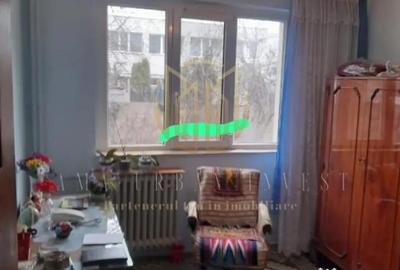 Apartament cu 3 camere decomandat în Titan