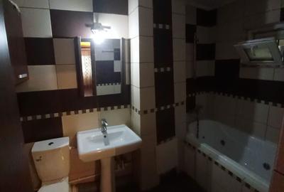 Apartament cu 3 camere decomandat în Est