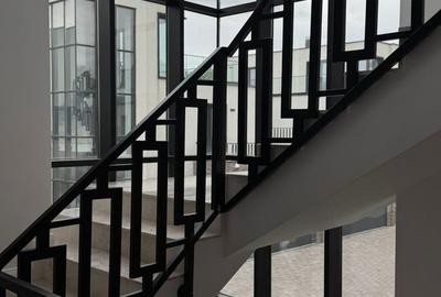 Casă cu 5 camere cu Teren 200 Mp în Central - 13