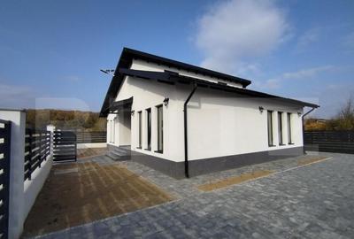 Casă cu 4 camere cu Teren 565 Mp în Priseaca - 2