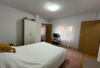 Casă cu 7 camere cu Canalizare în Abator - 4