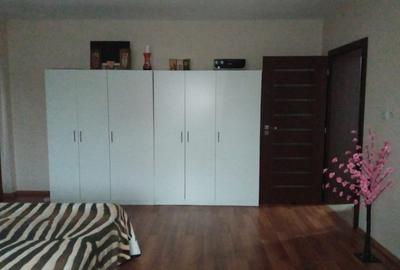 Casă cu 6 camere în Moșnița Nouă