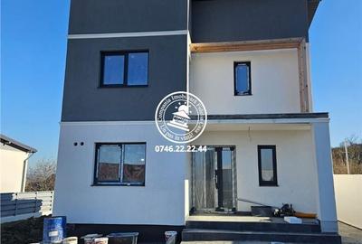 Casă cu 4 camere în Tomești