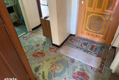 Apartament cu 4 camere semidecomandat în Micro 9 - 11