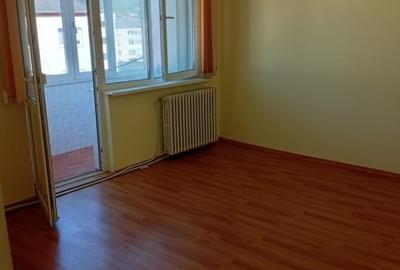 Apartament cu 3 camere decomandat în Cugir - 1