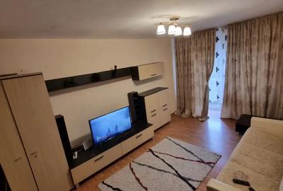 Inchiriez apartament 3 camere , situat in centrul orasului Focsani Inchiriez apartament 3 camere , situat in centrul orasului Focsani - 1