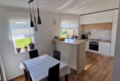 Casă cu 4 camere cu Teren 700 Mp în Central - 11