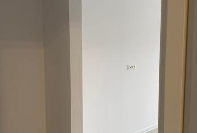 Garsoniera cu terasa mare, loc de parcare subteran, metrou Republica - 11