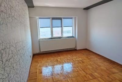 Apartament cu 3 camere decomandat în Central - 3