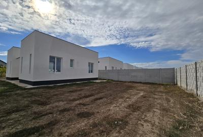Casa partere - 4 camere - 2 bai - 412mp teren - beci -10 min de RTB - 9