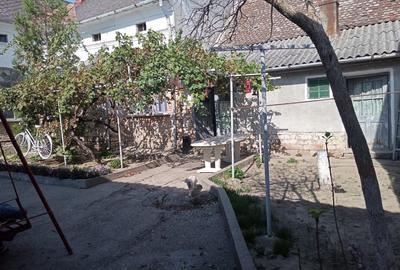 CASA BOIEREASCA pe colt  in Nadlac, Independentei colt cu M. Eminescu - 6