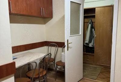Apartament cu 3 camere decomandat în Girocului