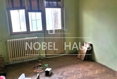 Apartament cu 4 camere semidecomandat în Central