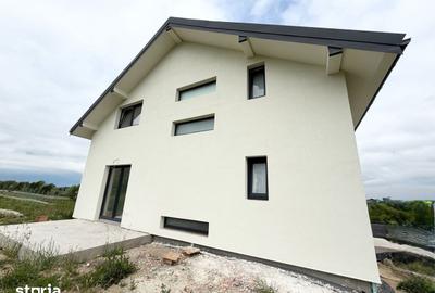 Casă cu 4 camere cu Teren 330 Mp în Ștrand