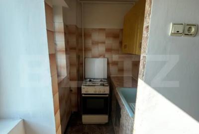 Apartament cu 3 camere decomandat în Micro 11