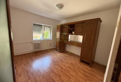 Apartament cu 4 camere decomandat, mobilat în Craiovița Nouă - 2