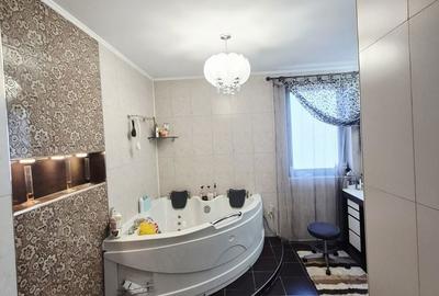 Casă cu 9 camere cu Teren 380 Mp în Central - 12