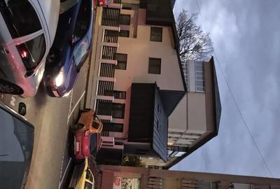 Spațiu comercial, de 280 mp, în Central - 4