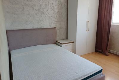 Apartament cu 2 camere decomandat în Micro 20