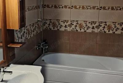 Casă cu 3 camere cu Teren 2100 Mp în Central - 2