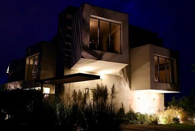 Casă-concept cu arhitectură modernă, situată lângă pădure - 2