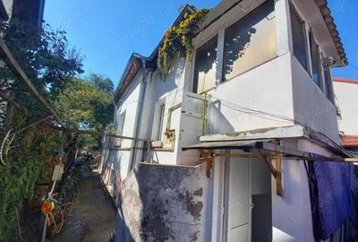 Casă cu 4 camere cu Teren 162 Mp în Central