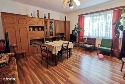 Casă cu 4 camere decomandat cu Canalizare în Griviței