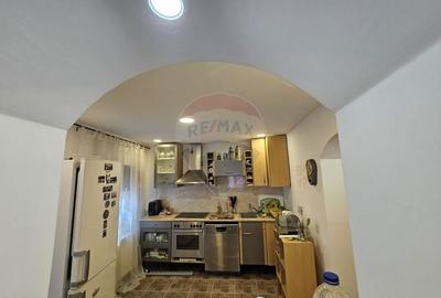 Casă cu 7 camere cu Teren 1134 Mp în Tarcău - 9