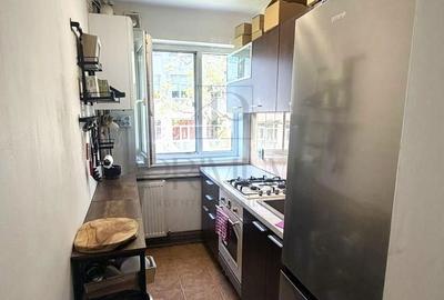 Apartament cu 3 camere semidecomandat, mobilat în Circumvalațiunii