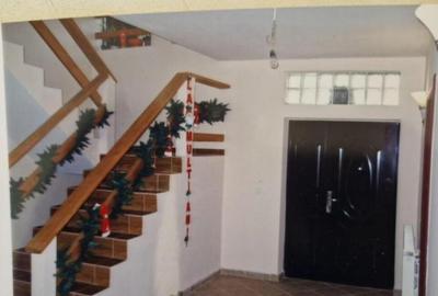 Casă cu 9 camere cu Teren 980 Mp în Central