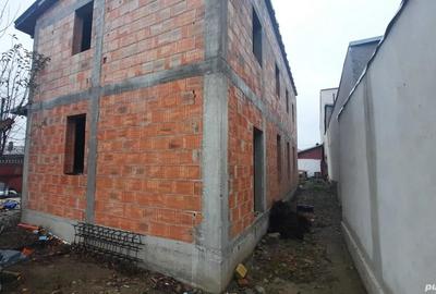 Casă cu Teren 298 Mp în Chercea - 4
