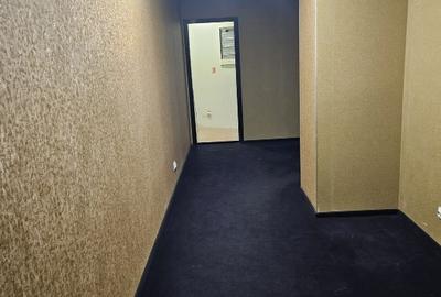 Spațiu comercial, de 300 mp, în Central - 4