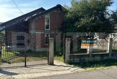 Casă cu 4 camere cu Teren 3400 Mp în Central - 2