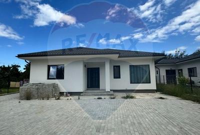 Casa / Vila cu 4 camere de vanzare in zona Nord-Est - 2