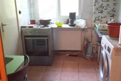 3 camere confort 1 etaj 2 Circumvalatiunii 1 langa McDonalds suprafata utila 66 mp + 5 mp balcon - 6