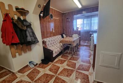 Apartament cu 3 camere decomandat în Apărătorii Patriei - 22