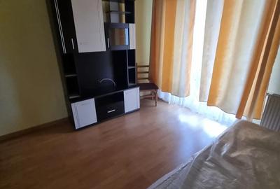 Inchiriez apt 3 camere - 2