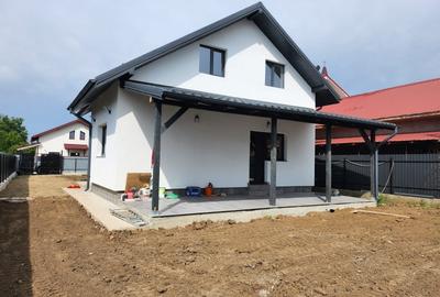 Casă cu 4 camere cu Canalizare în Traian - 1