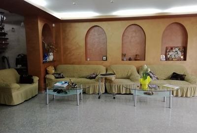 Casă individuală cu 7 camere cu Teren 811 Mp în 1 Mai - 1
