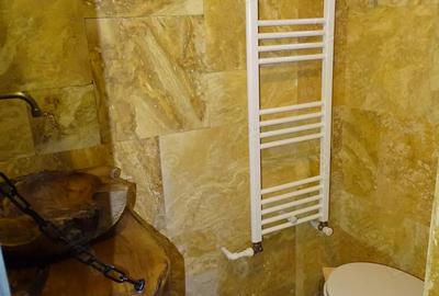 Casă cu 4 camere cu Canalizare în Est - 1