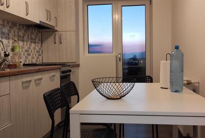 Apartament cu 2 camere decomandat, mobilat în Tractorul - 4