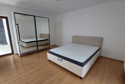 Apartament cu 3 camere decomandat în Tractorul - 5