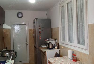 Casă cu 6 camere cu Teren 2000 Mp în Târgu Bujor - 1
